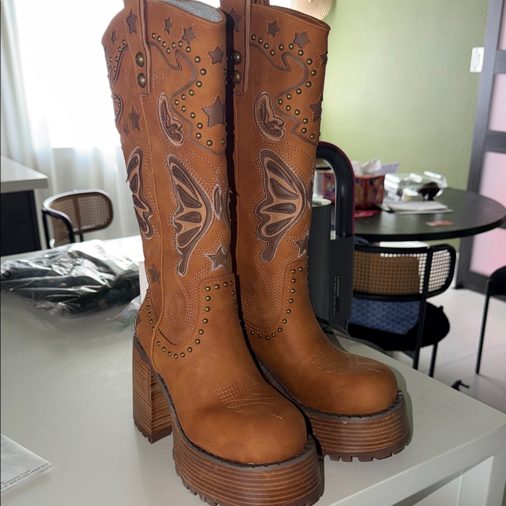 Current Mood Tan Embroidered Platform Western Heeled Boots